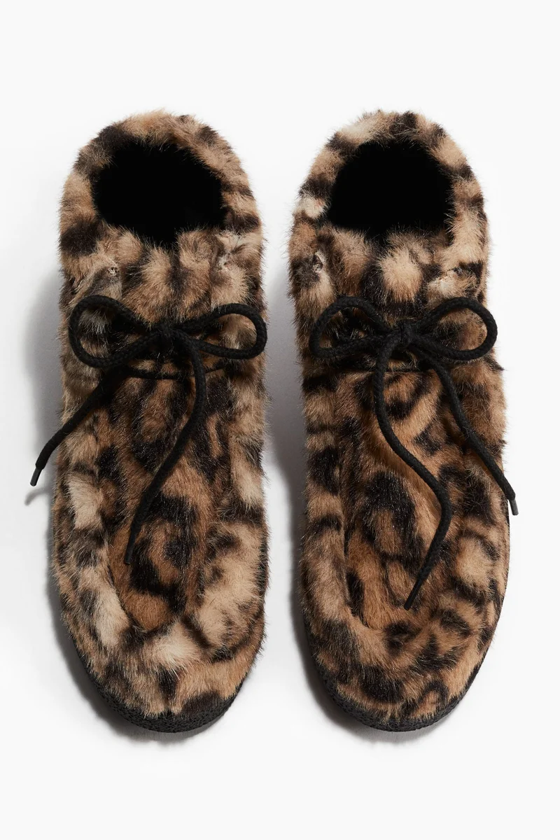 اتش اند ام بووت بأربطة للإغلاق