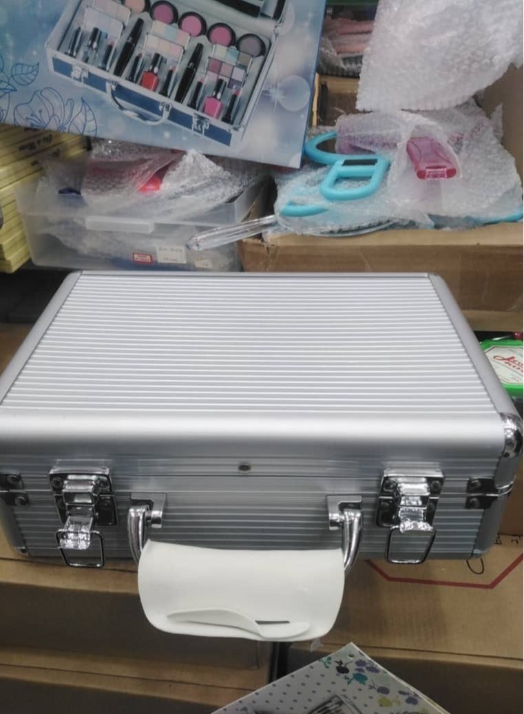 بون فوياج مجموعة  حقيبه مكياج بون فوياج من ذا كولور وركشوب - Image 2