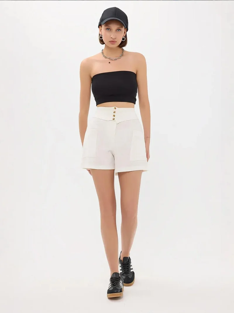 زوبعة شورتات منسوجة بخصر عالٍ وتفاصيل حزام