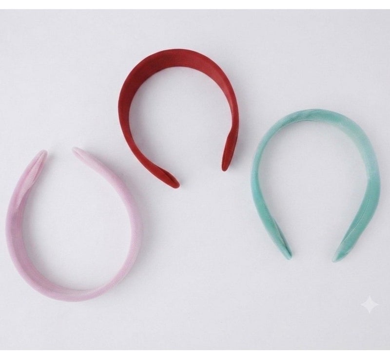 Wide padded children's hairband with a stylish plain design - comfortable for everyday use - 1 piece - (color may vary) - Image 2