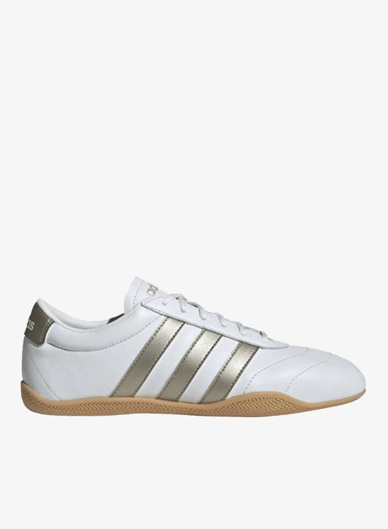 adidas أحذية رياضية نسائية بيضاء