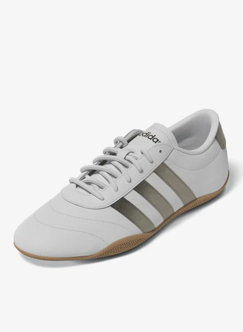 adidas أحذية رياضية نسائية بيضاء