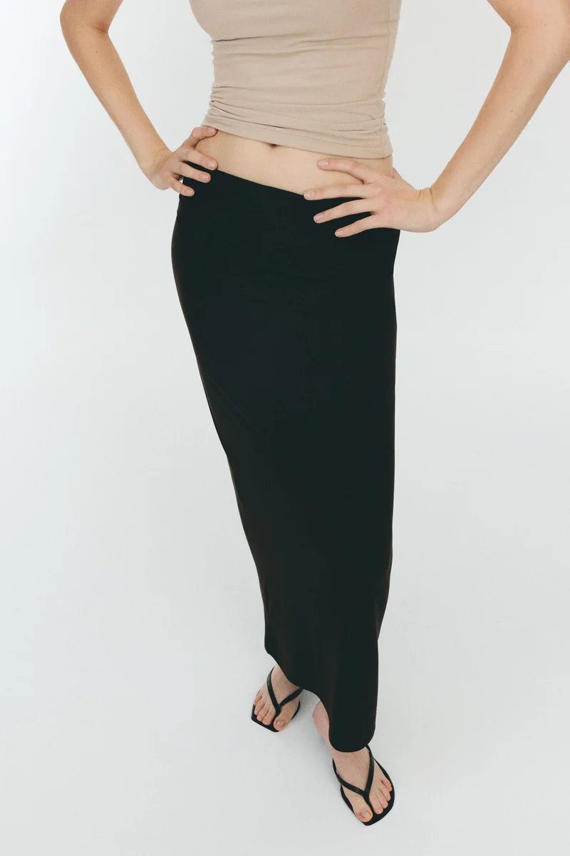 اتش اند ام تنورة ماكسي بخصر مطوي