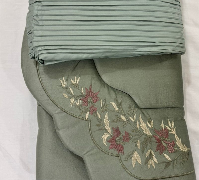 Royal embroidered prayer rug, padded foam with cool, comfortable cover - Image 2