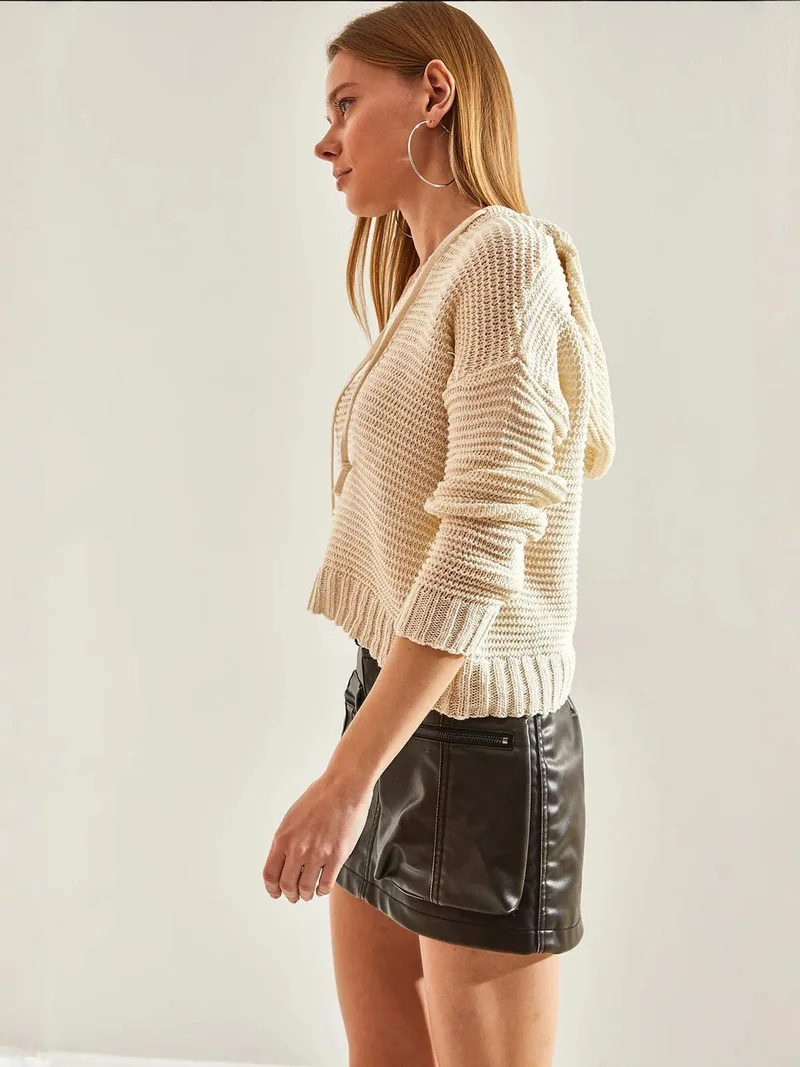 Bianco Lucci LUCCI Hooded Textured Crop Hoodie with Pompom