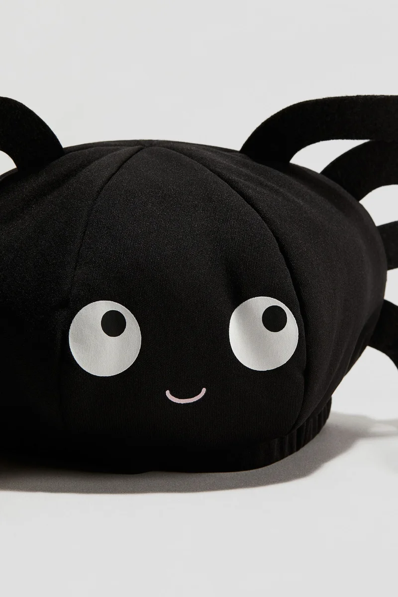 اتش اند ام قبعة هالوين مبطنة