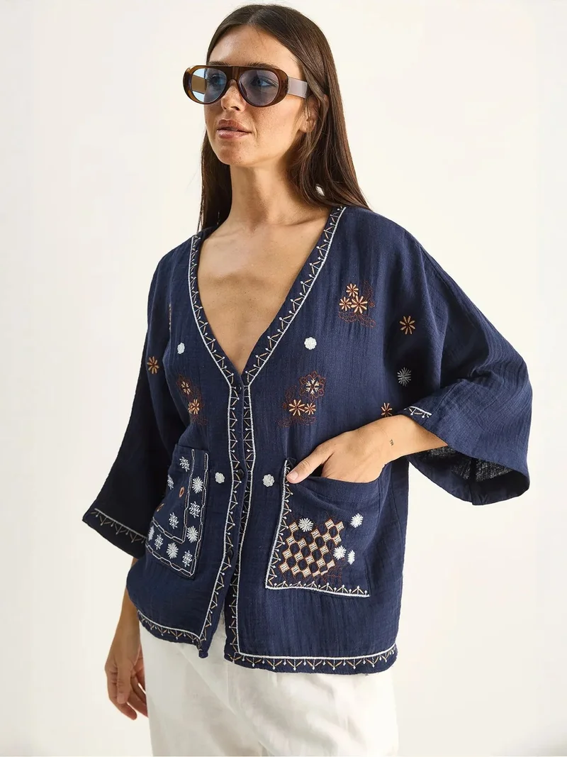 Bianco Lucci LUCCI Embroidered Cotton Crepe V-Neck Shirt