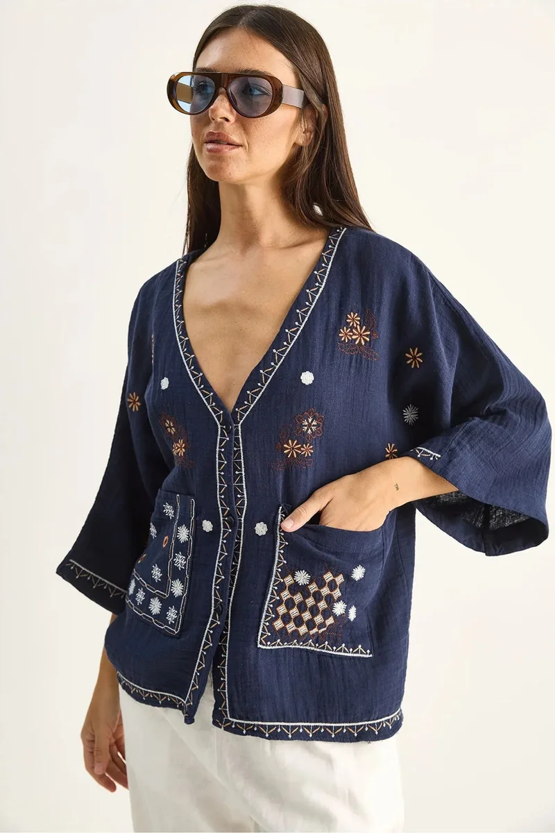 بيانكو لوتشي LUCCI Embroidered Cotton Crepe V-Neck Shirt