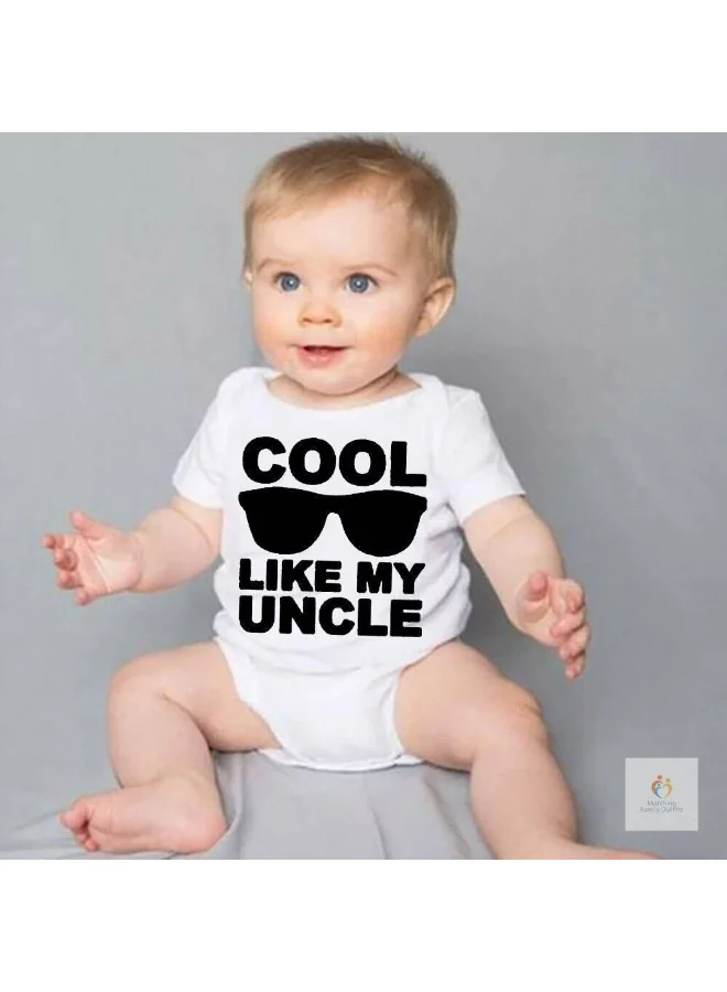 ماتشينج فاميلي اوتفيتس رومبر مضحك للأطفال مع اقتباس - "رائع مثل عمي" بدلة طفل بيضاء للأولاد - قطعة واحدة من القطن الناعم لحديثي الولادة هدية مضحكة - زي لطيف ورائع للطفل العم