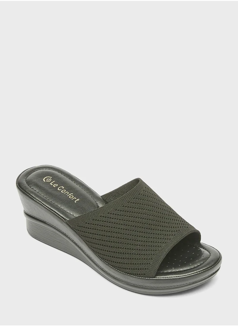 Le Confort Single Strap Flat Sandal