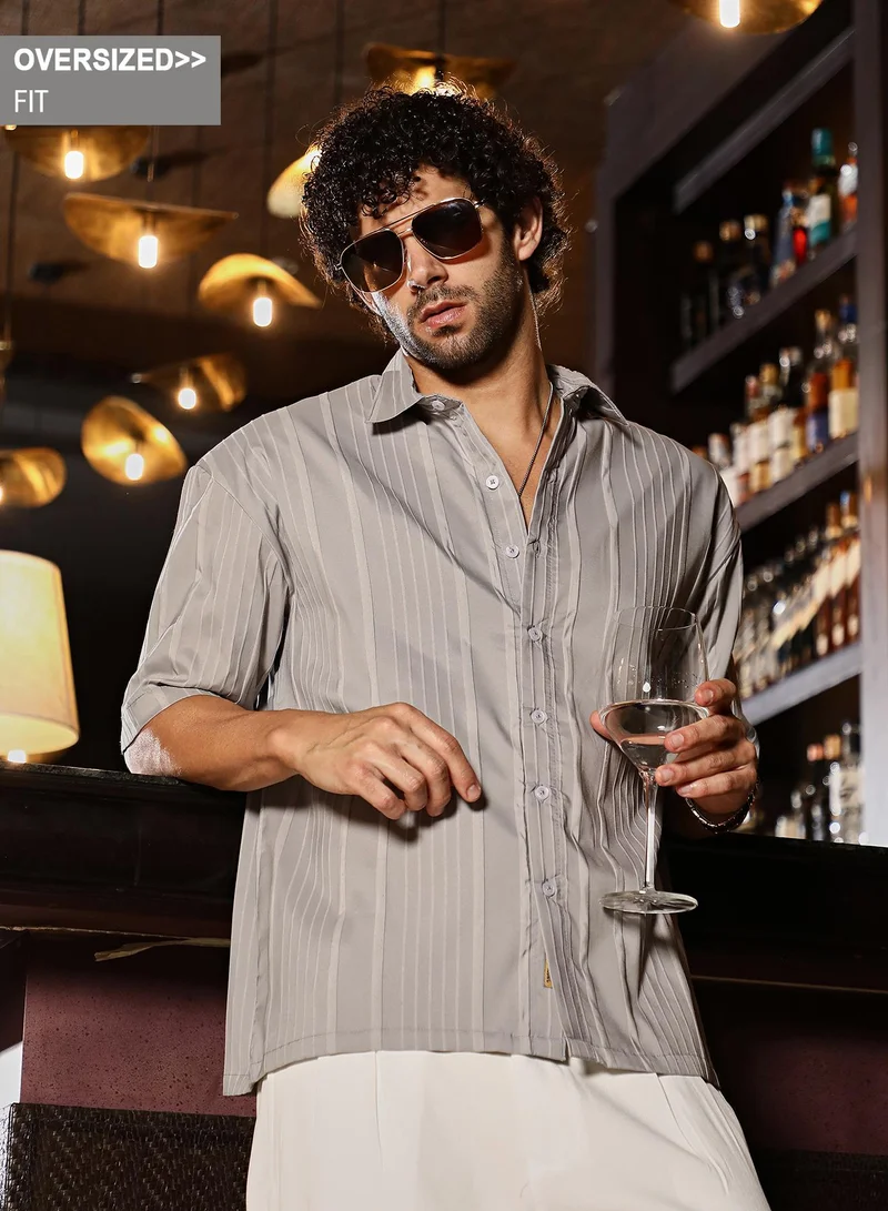 Campus Sutra Campus Sutra Men's Coin Grey Unbalanced-Ridge Oversized Shirt For Casual Wear | Spread Collar | Short Regular Sleeves | Button Closure | Oversized Shirt Crafted With Comfort Fit For Everyday Wear