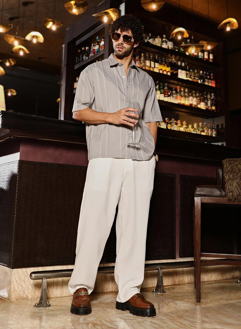 Campus Sutra Campus Sutra Men's Coin Grey Unbalanced-Ridge Oversized Shirt For Casual Wear | Spread Collar | Short Regular Sleeves | Button Closure | Oversized Shirt Crafted With Comfort Fit For Everyday Wear