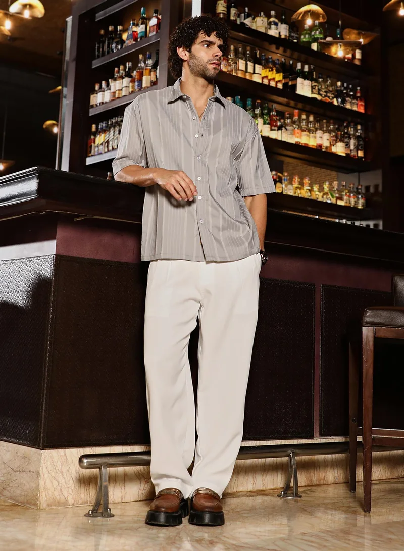 Campus Sutra Campus Sutra Men's Coin Grey Unbalanced-Ridge Oversized Shirt For Casual Wear | Spread Collar | Short Regular Sleeves | Button Closure | Oversized Shirt Crafted With Comfort Fit For Everyday Wear