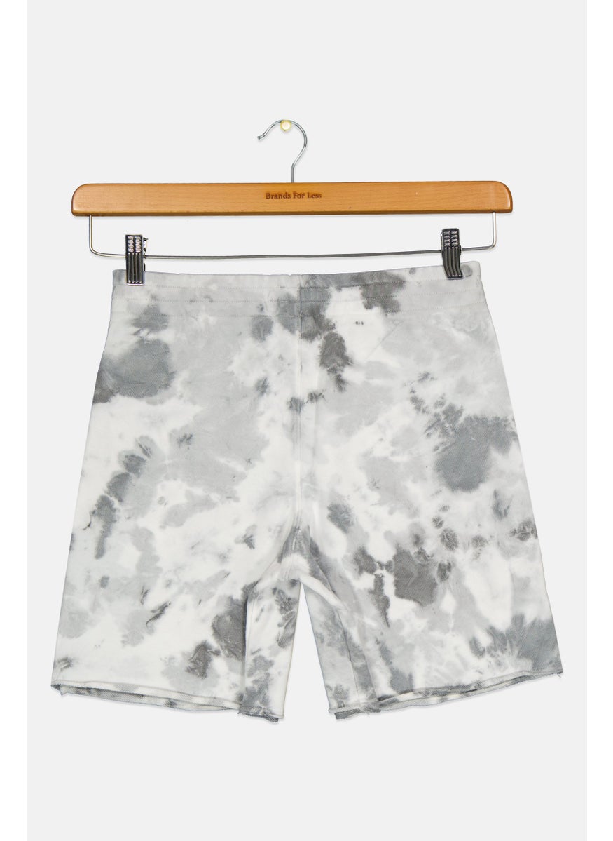 Nike Kids Girl Standard Fit Outdoor Shorts, Multicolor  - Image 2