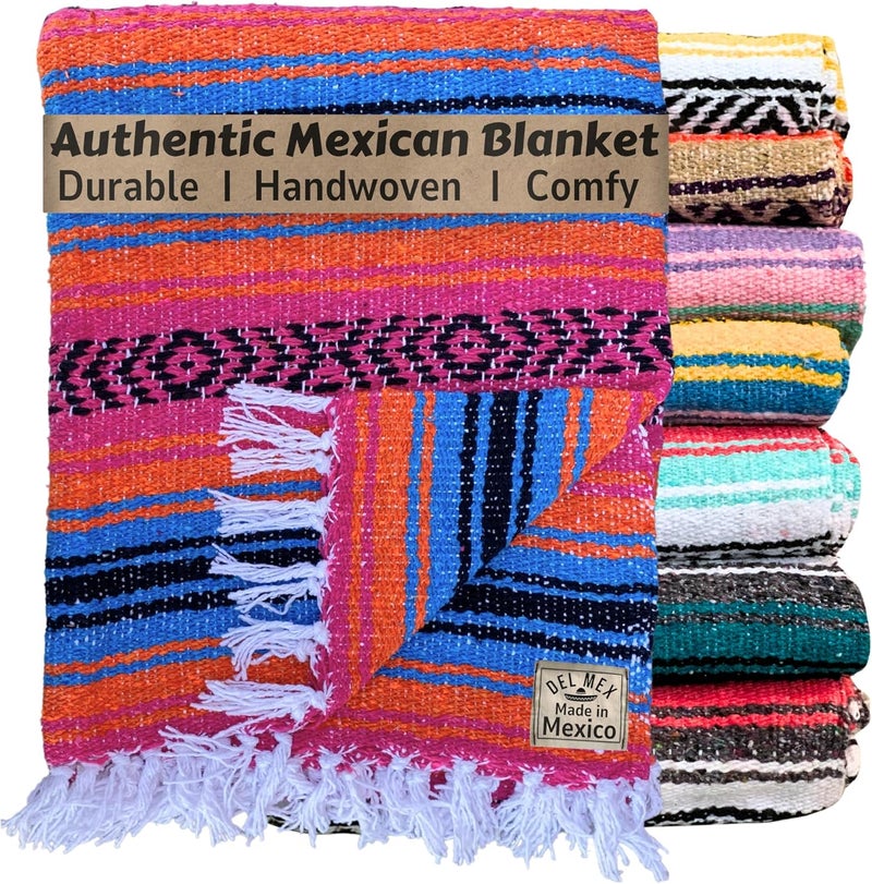 ديل مكس بطانية مكسيكية كلاسيكية من Del Mex، حجم كبير، مصنوعة يدويًا بتقنية النسيج الزائف (70 بوصة × 50 بوصة)، ذات طراز جنوبي غربي أصيل، مناسبة للشاطئ، اليوغا، والأنشطة الخارجية (لون أزرق فاتح/وردي/برتقالي). - Image 1