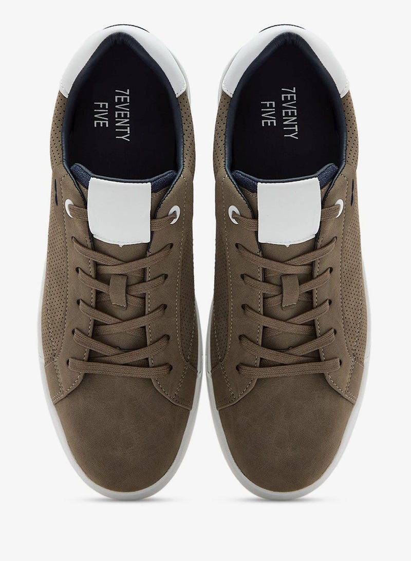 سفنتي فايف سنيكرز بتفاصيل مثقبة أساسية - Image 4