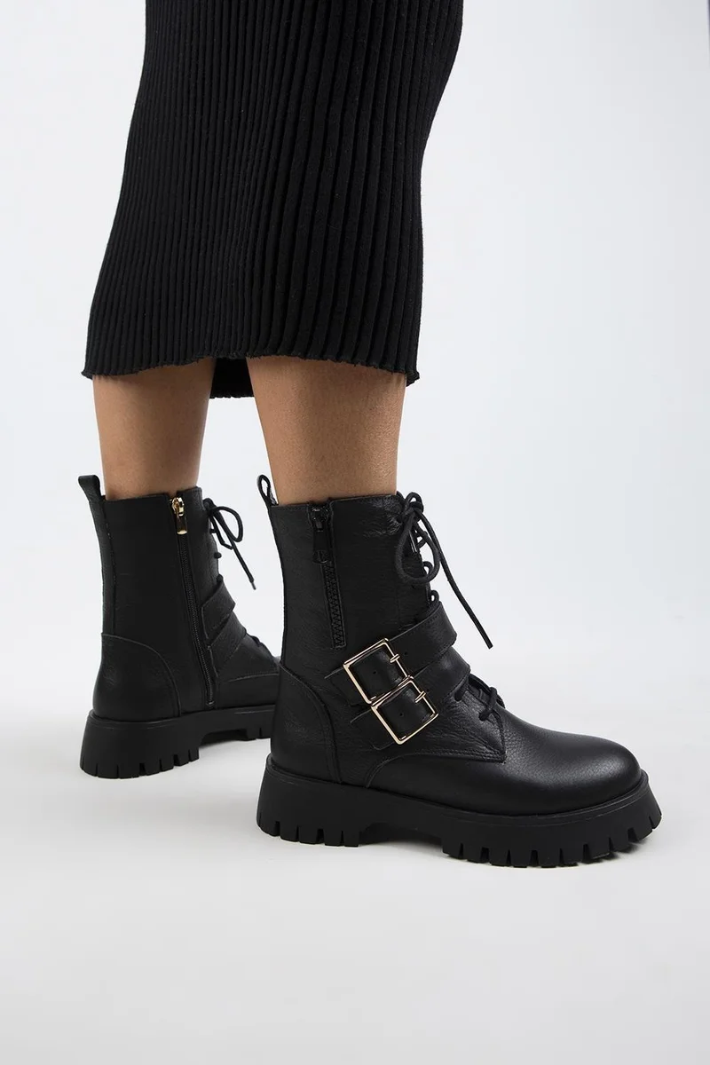 مانجيرو حذاء مانييرو هانا النسائي من الجلد الطبيعي، برباط وسحاب وإبزيم، لون أسود