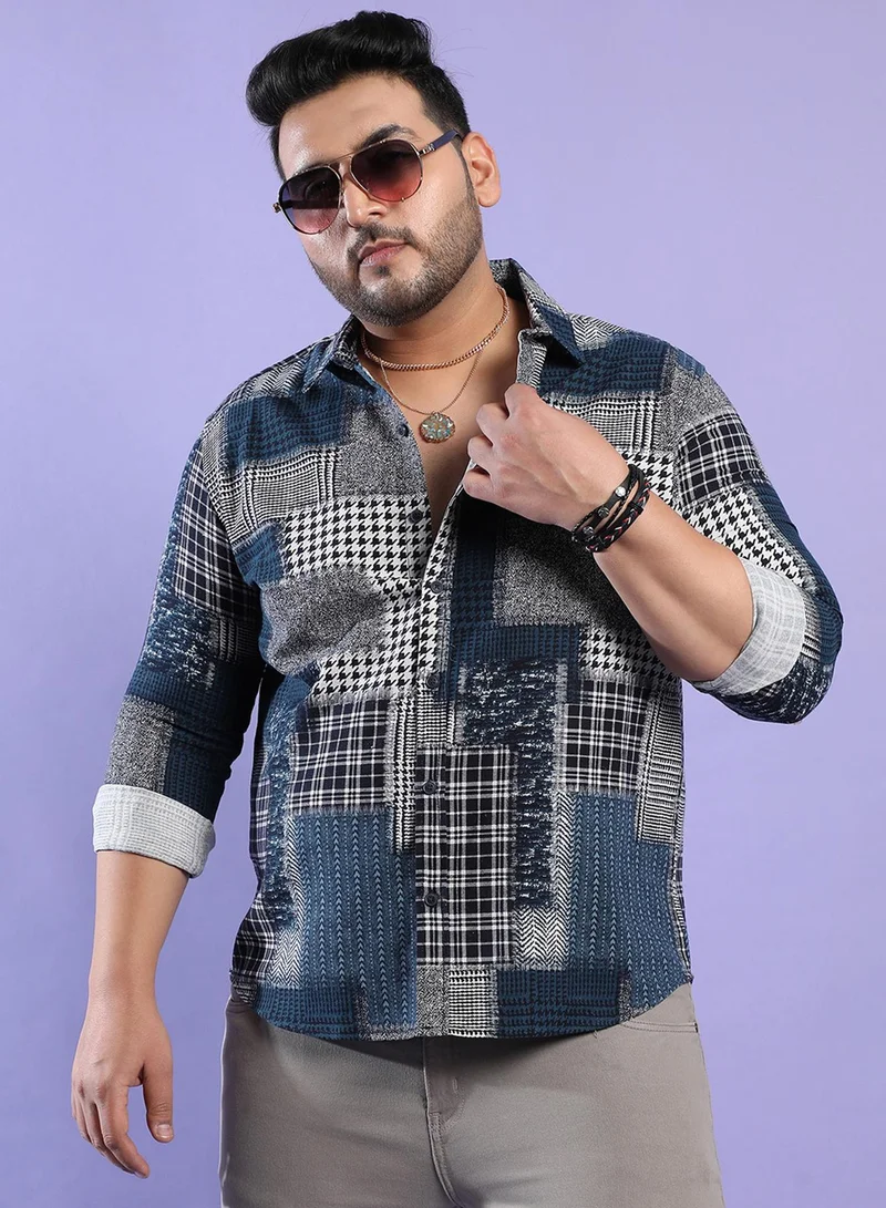 انستافاب بلس قميص رجالي أزرق داكن بنقشة متعرجة بقصة مريحة بأزرار وياقة ممتدة وأكمام طويلة من القطن للملابس الكاجوال