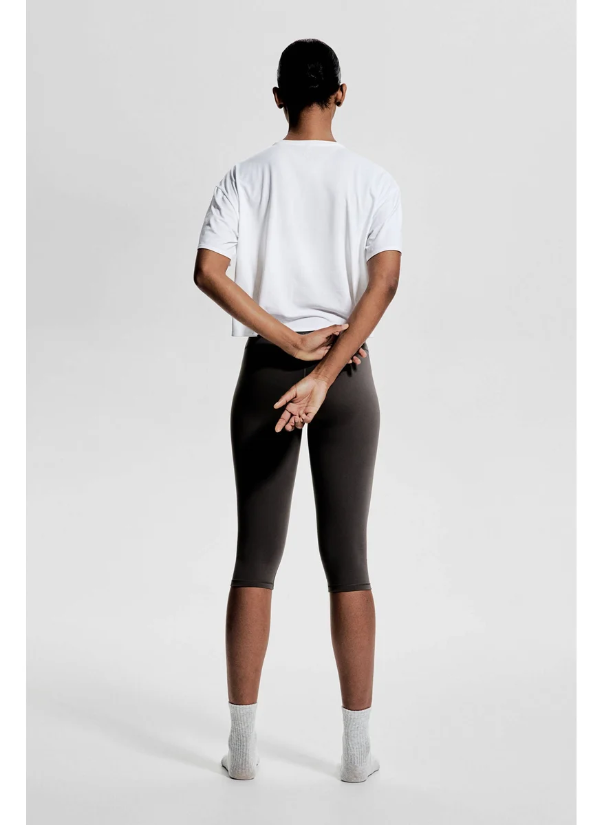 اتش اند ام Boxy-Style Sports Top In Drymove™
