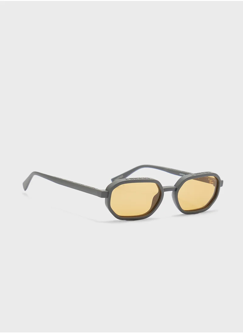 جس Gu0023320E53 Shape Sunglasses