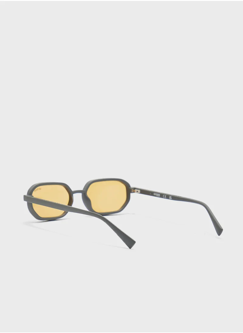 جس Gu0023320E53 Shape Sunglasses