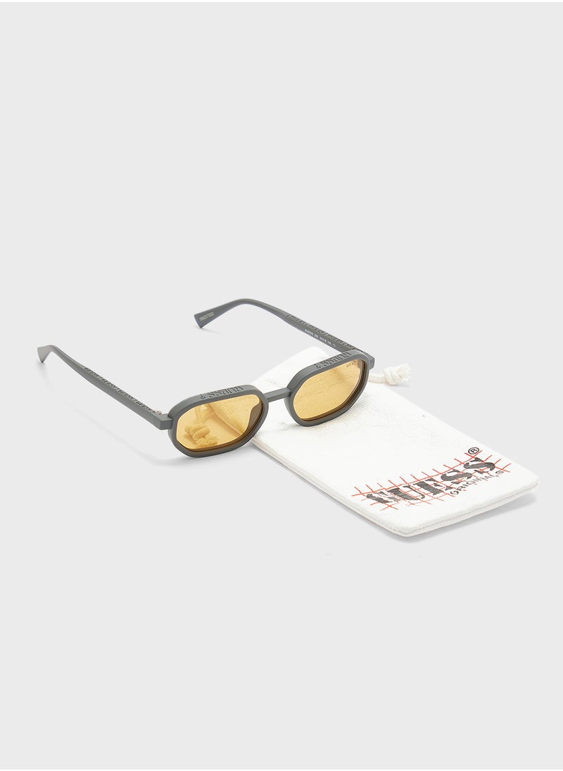 GUESS Gu0023320E53 Shape Sunglasses  - Image 4