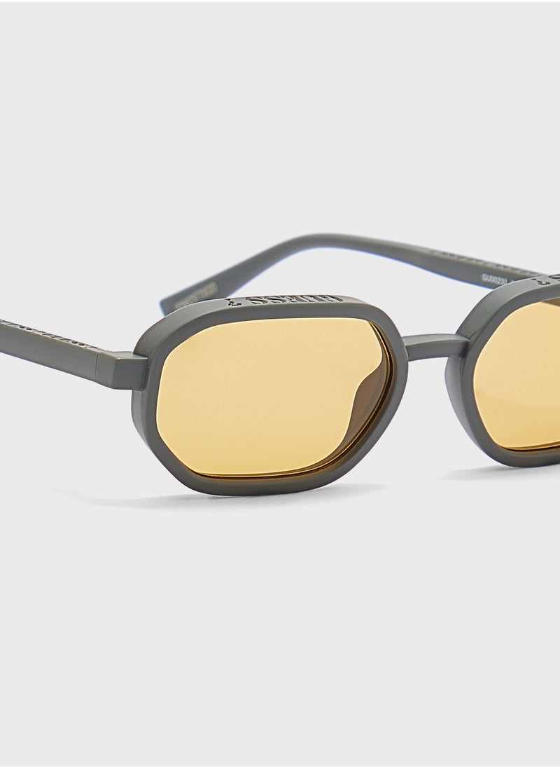 GUESS Gu0023320E53 Shape Sunglasses  - Image 3