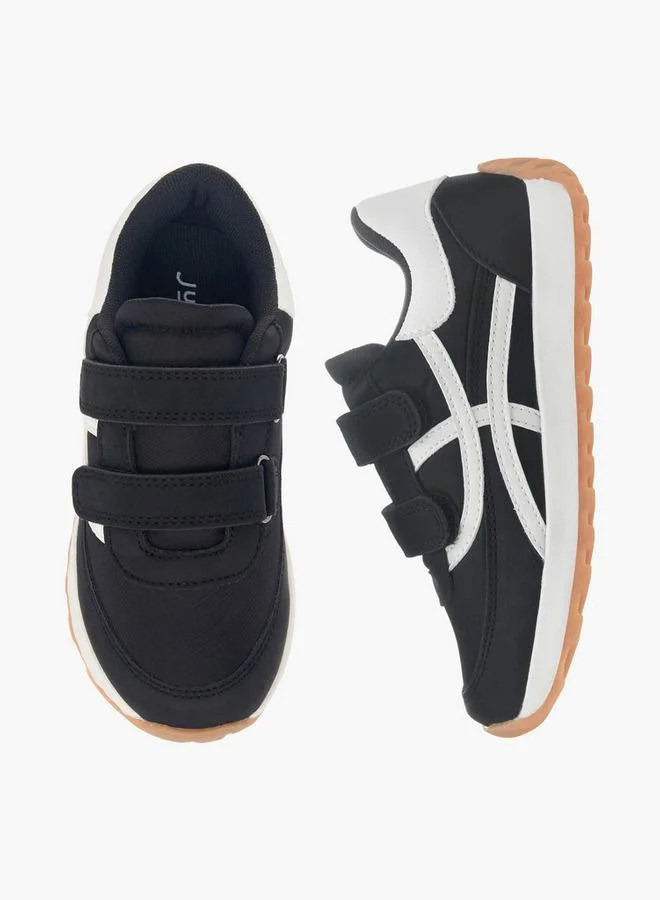 جونيورز أحذية رياضية للأولاد بنعل خارجي بنمط لوحات وإغلاق بشريط لاصق