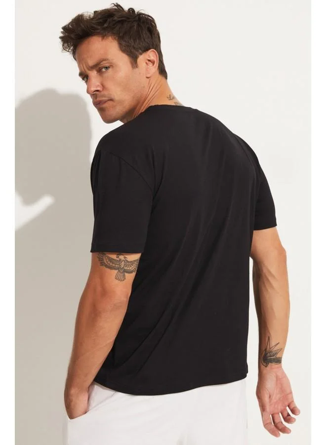 JUNE June Men Oversize Cardigan Neck Detailed Tshirt Black