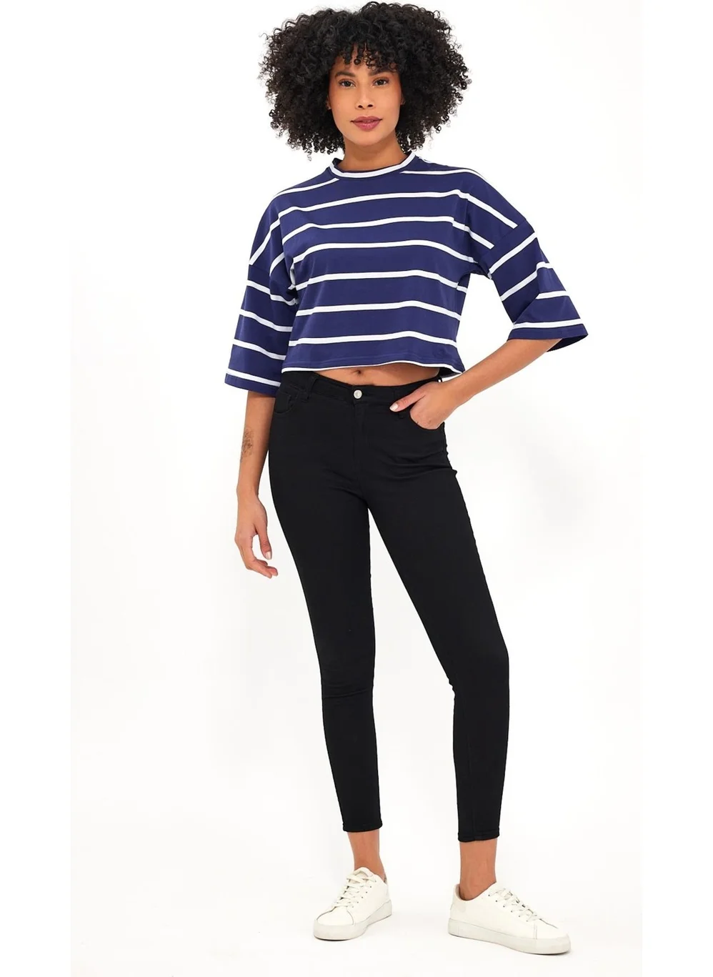 الكسندر جاردي Striped Crop T-Shirt (B23-00151)