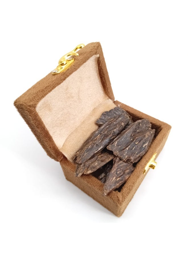 Akarm Akarim Kalimantan Oud (Enhanced) - 1 Ounce (28g) with Velvet Box - Image 4