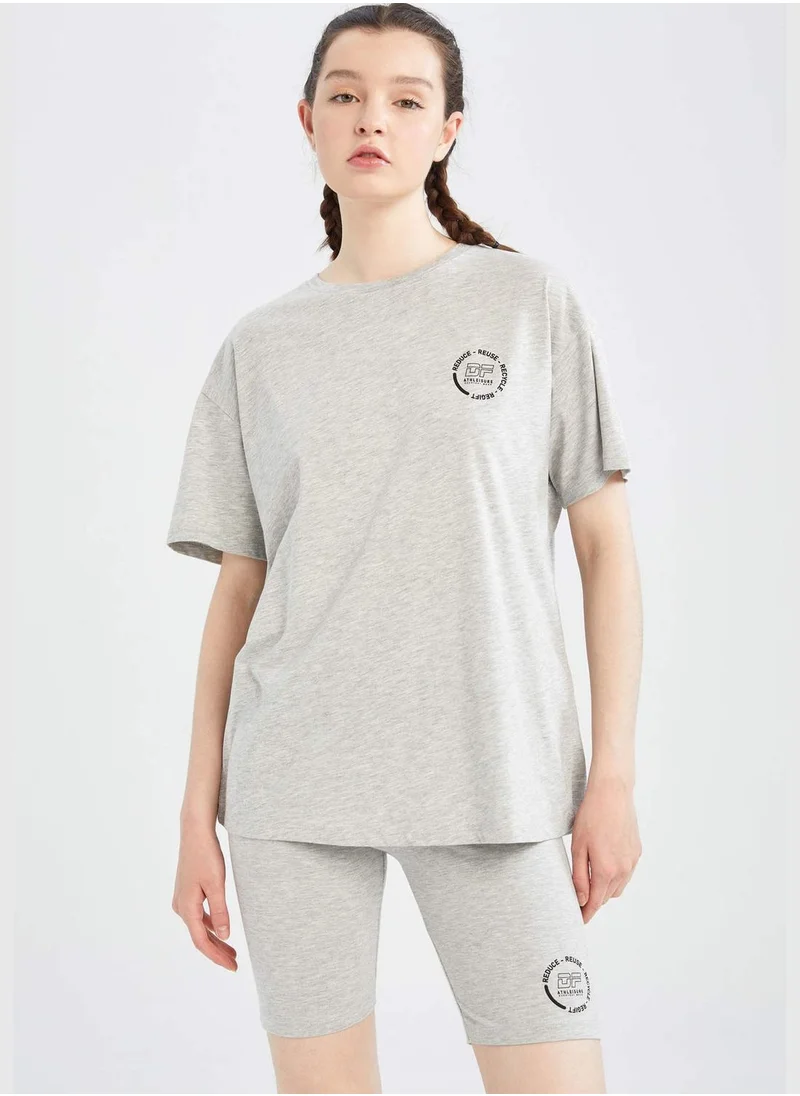 ديفاكتو Oversize Fit Short Sleeve Minimal Print T-Shirt