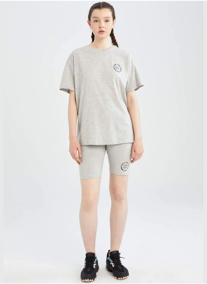 ديفاكتو Oversize Fit Short Sleeve Minimal Print T-Shirt
