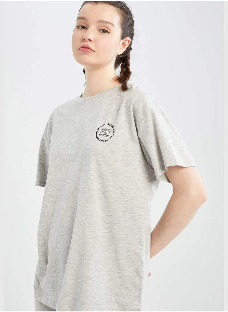ديفاكتو Oversize Fit Short Sleeve Minimal Print T-Shirt
