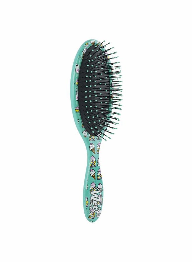 Wet Brush Original Hello Kitty Detangling Brush, Bubble Gum, All Hair Types, Ultra-Soft Intelliflex Bristles Glide Through Tangles with Ease, Blue - Image 3