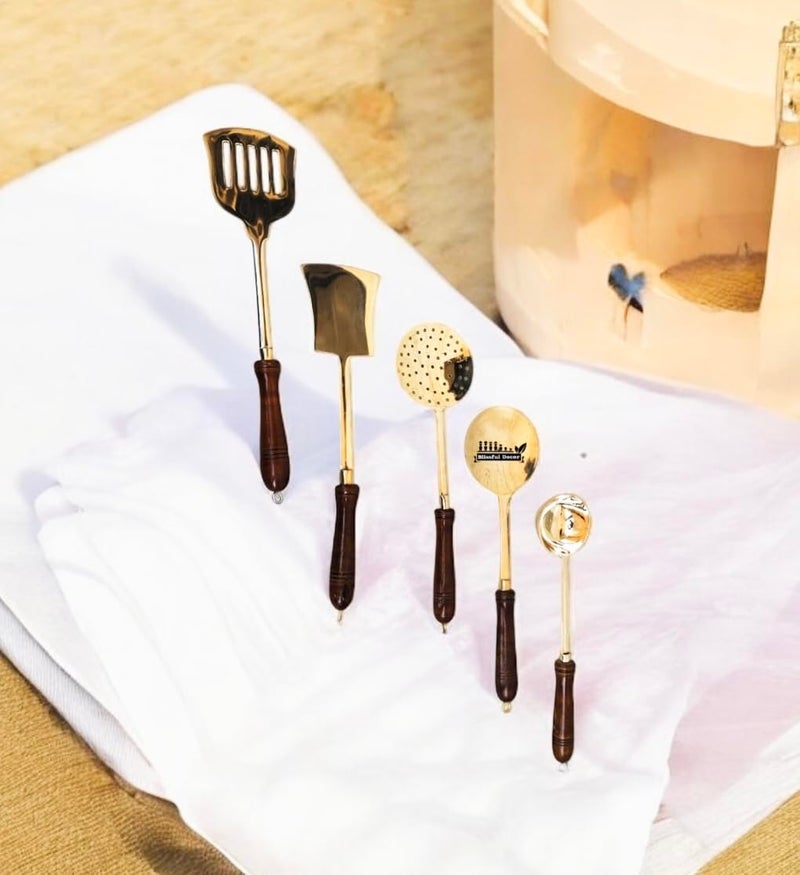 Blissful Decor Pure Brass Serving Spoon Set of 5, 1 Ladle (Karchi), 2 Solid Spoon (Chamcha),1 Rice Serving Spoon, 1 Serving and Cooking Spatula (Palta) Serving Set with Wooden Handle (Golden) 1100 GMS - Image 4