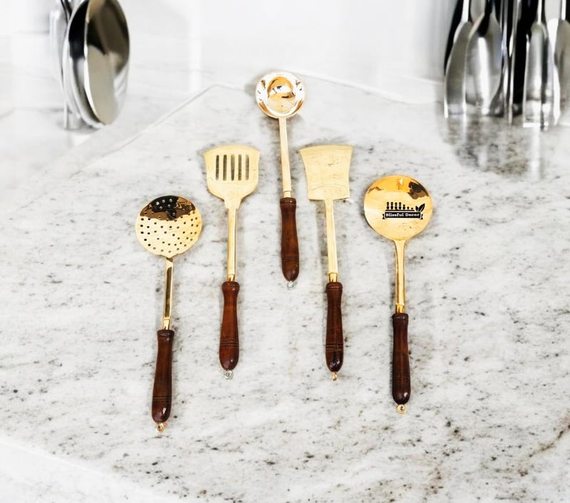 Blissful Decor Pure Brass Serving Spoon Set of 5, 1 Ladle (Karchi), 2 Solid Spoon (Chamcha),1 Rice Serving Spoon, 1 Serving and Cooking Spatula (Palta) Serving Set with Wooden Handle (Golden) 1100 GMS - Image 2