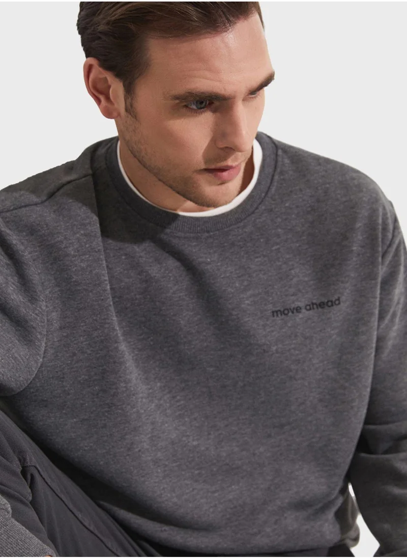 جون Essentail Crew Neck Sweatshirt