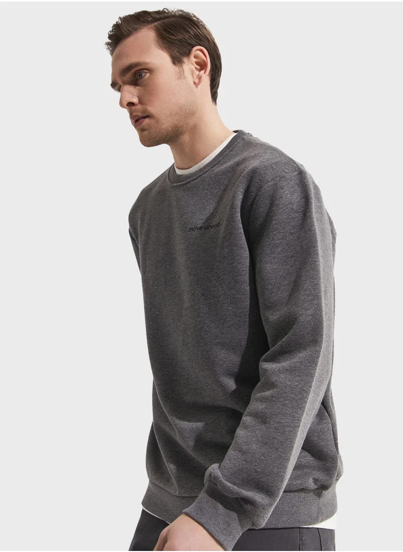 جون Essentail Crew Neck Sweatshirt