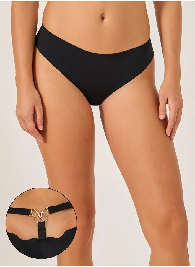 ستايلي Styli Solid Back Cut Out Detail Thong with Metal Trim