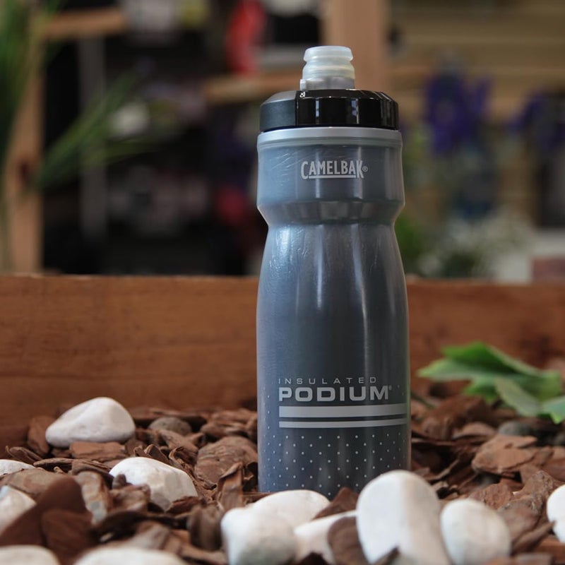 CAMELBAK زجاجة ماء دراجة كاملباك بوديوم تشيل المعزولة - زجاجة سهلة الضغط - تناسب معظم حوامل الدراجات - 24 أونصة، سوداء - Image 2