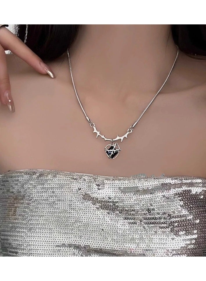 Goolsky قلادة القلب الحلوة والجريئة – قلادة زيركون ملفوفة بالأشواك، تشوكر فاخرة جريئة للنساء، ملابس شوارع/حفلات غير متلاشية - Image 1