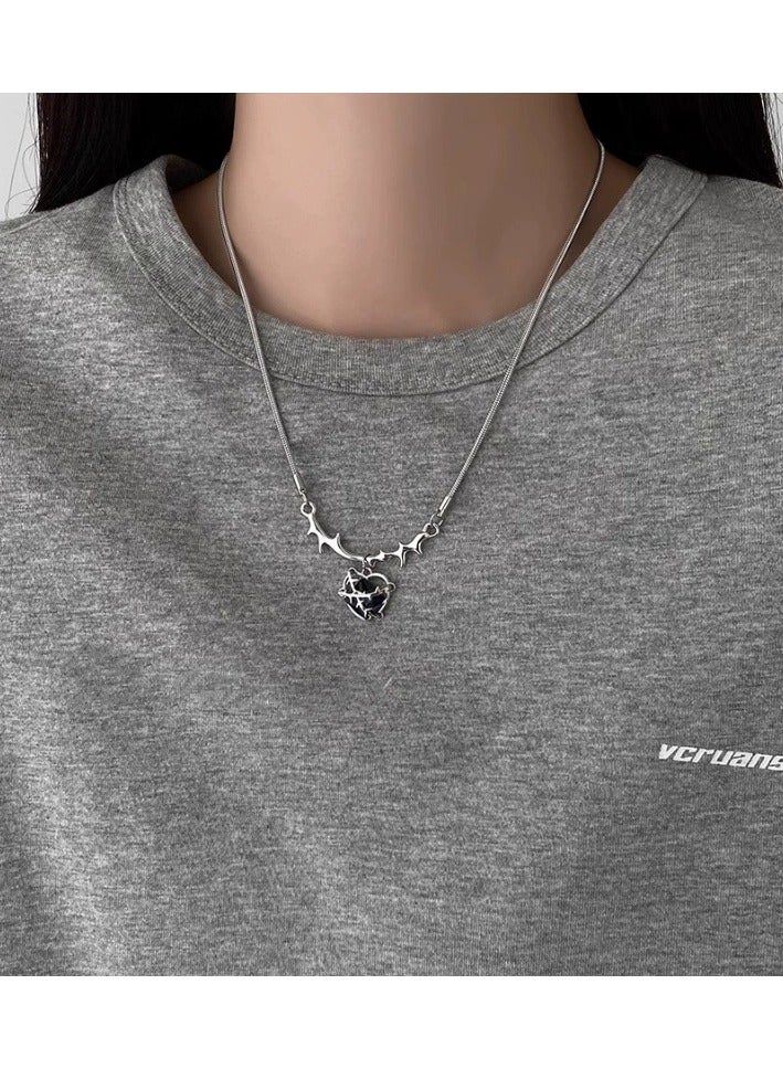 Goolsky قلادة القلب الحلوة والجريئة – قلادة زيركون ملفوفة بالأشواك، تشوكر فاخرة جريئة للنساء، ملابس شوارع/حفلات غير متلاشية - Image 2