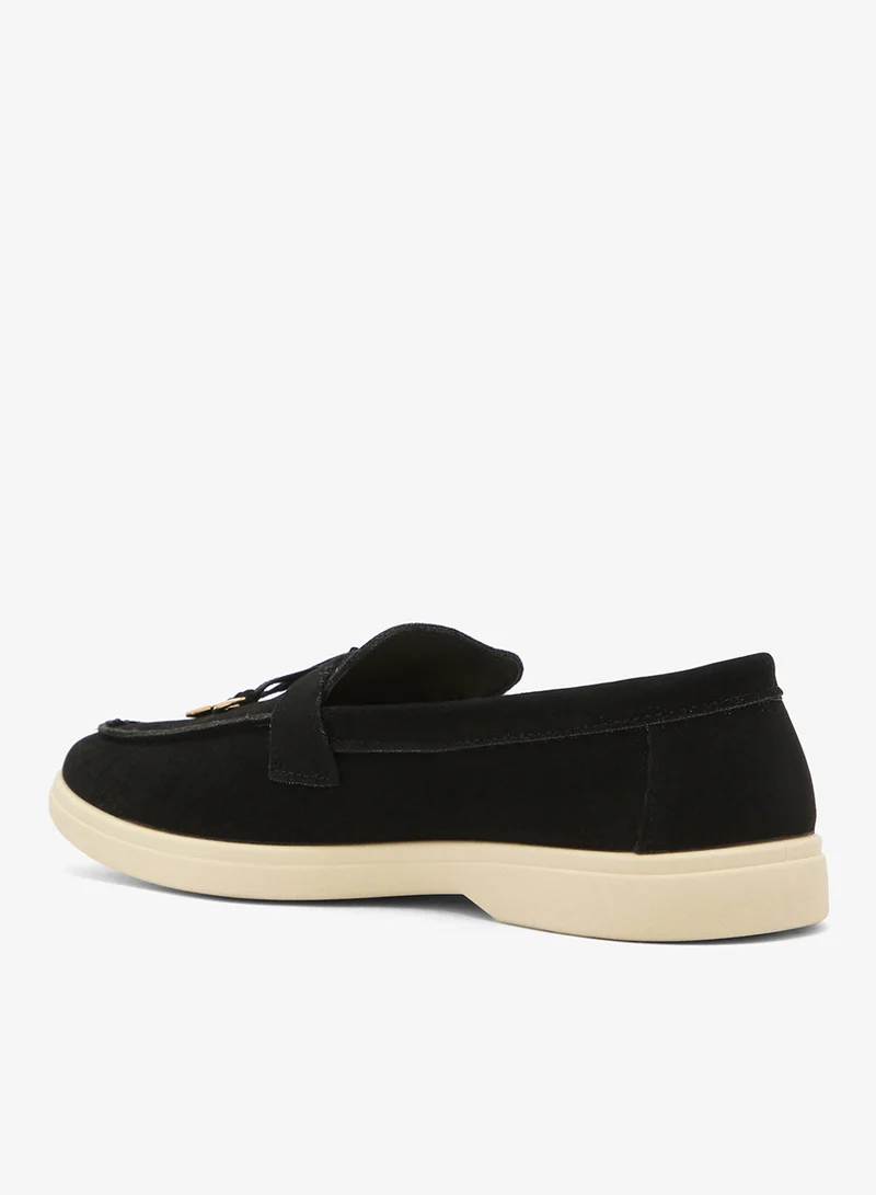 ايلا حذاء لوفر شمواه بتفاصيل شراشيب