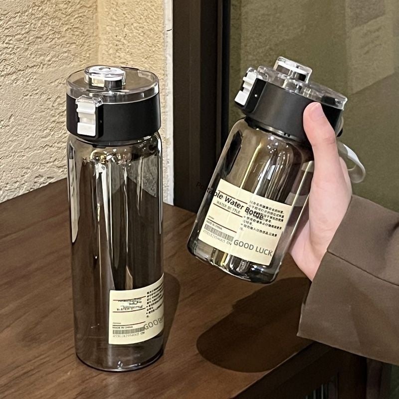 زجاجة ماء صيفية بسيطة من MUJI، بلاستيك محمولة، مع مقبض، مقاومة للتحطم، للرياضة، بالجملة - Image 1