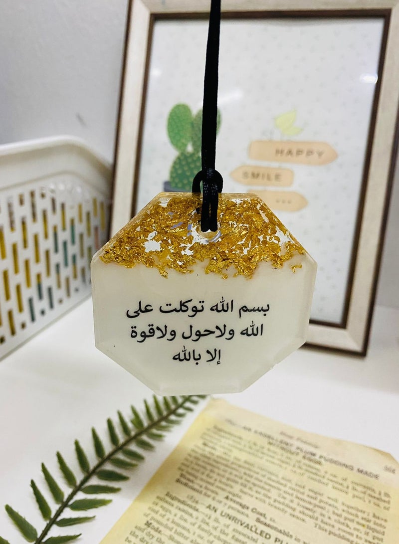 تعليقة سيارة أنيقة وجه واحد مطرزة بورق الذهب من الراتنج الفاخر - Image 3