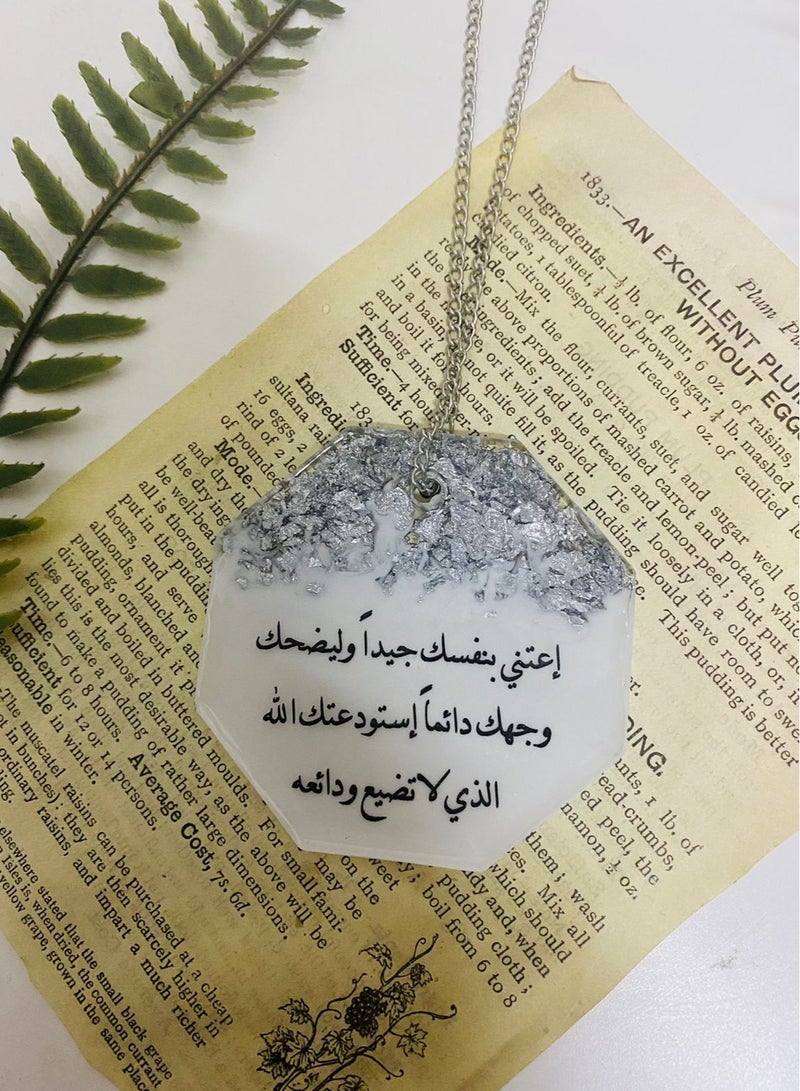 Car decoration pendant, one face, with an elegant design, embroidered with silver leaf of luxurious resin - Image 3