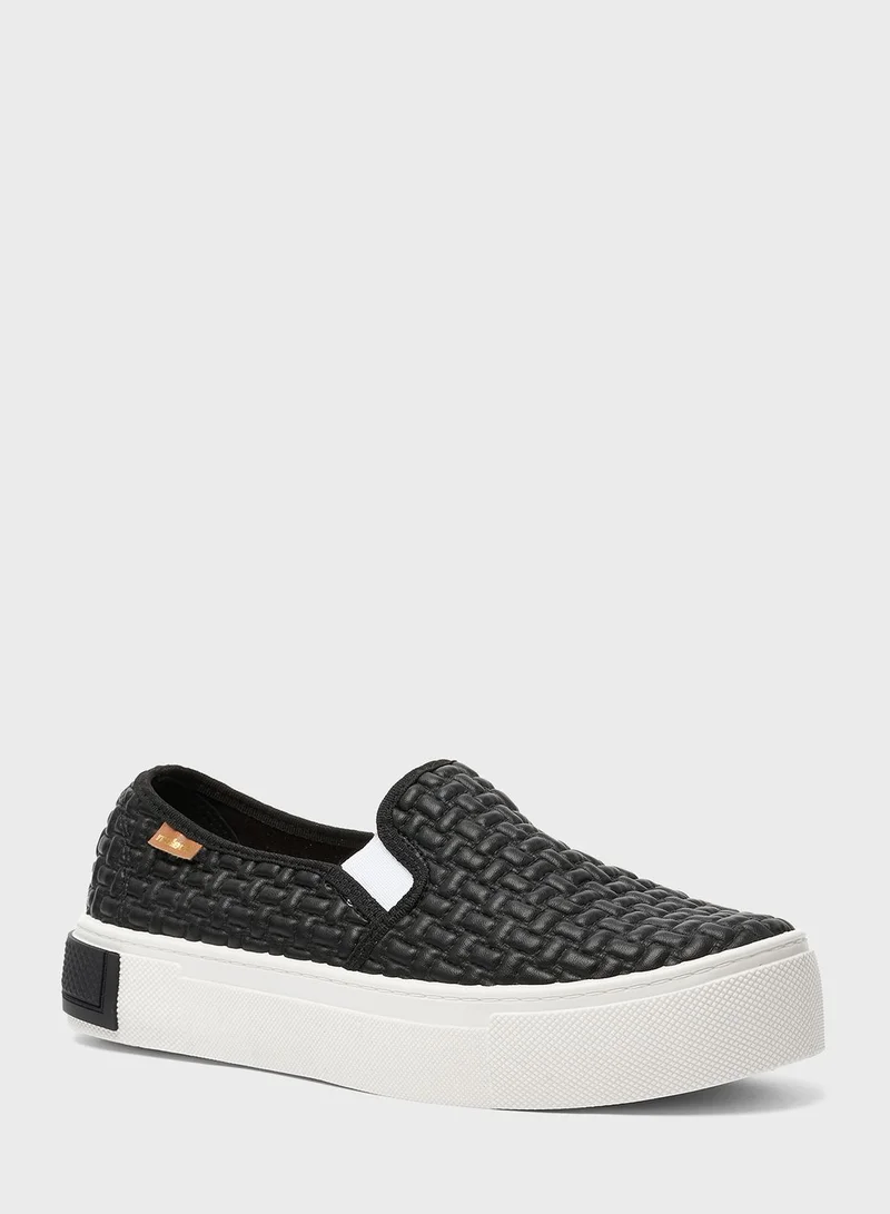 MOLECA Alianna Slip Ons