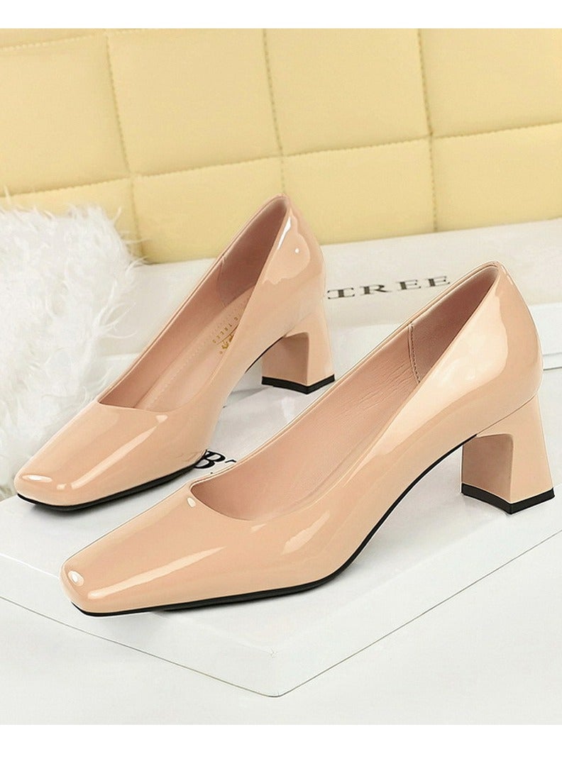 بيج تري المرأة سمينة منتصف الكعب مربع مغلق إصبع القدم براءة اختراع مضخات الجلد البيج 5CM - Image 1