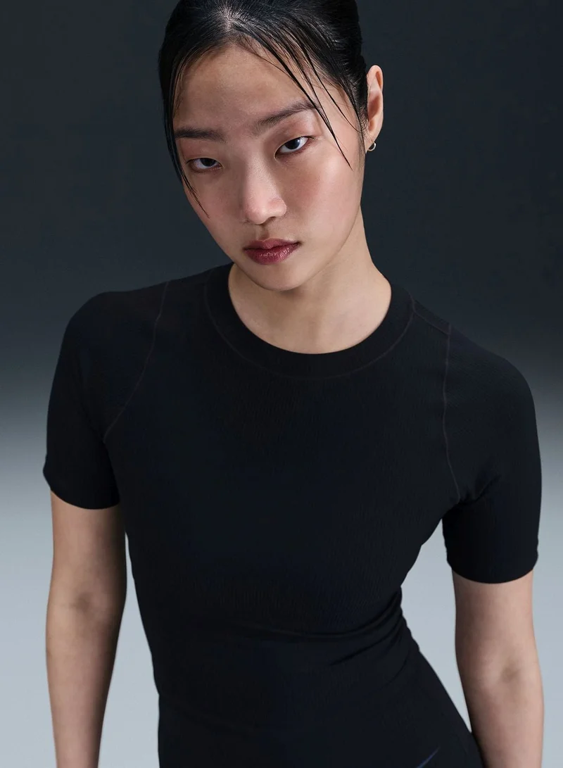 نايكي توب قصير بأكمام قصيرة بتقنية دراي-فِت وتفاصيل مضلعة